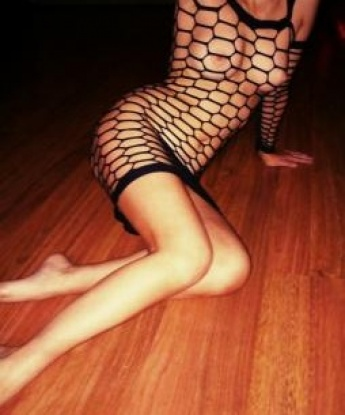 Опыт и умение общаться помогут мне создать неповторимую атмосферу нашей встречи. В моих услугах входят: эротический массаж, классический секс, оральные ласки и многое другое. Живу в Москве, так что наша встреча будет беззаботной и комфортной для нас обоих. Позволь мне погрузить тебя в мир наслаждения и эмоций. Смотрите мои фото и отзывы, чтобы узнать больше о моих возможностях. 🌟 13467, 25 лет