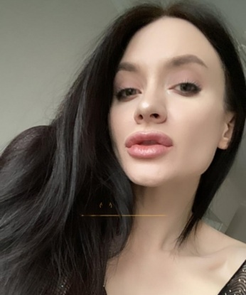 Опыт и страсть – вот мои лучшие черты. У меня есть все, чтобы сделать встречу незабываемой: изысканные услуги, опыт в удовлетворении желаний и умение читать мысли. Москва, город возможностей, станет нашим игровым полем. Взгляни на фото, они расскажут о моей красоте лучше любых слов. Доверься мне, и мы создадим вместе неповторимый мир наслаждения и удовольствия. Жду твоего звонка, чтобы начать наше приключение. 7752, 28 лет